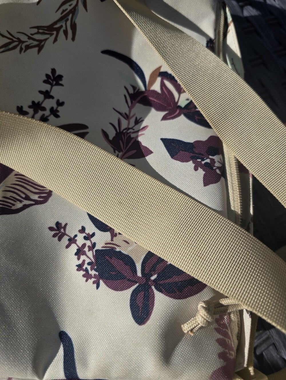 The North Face,Berkeley Field Sling Bag,  In Floral Neutral & Mauve - Picture 12 of 13